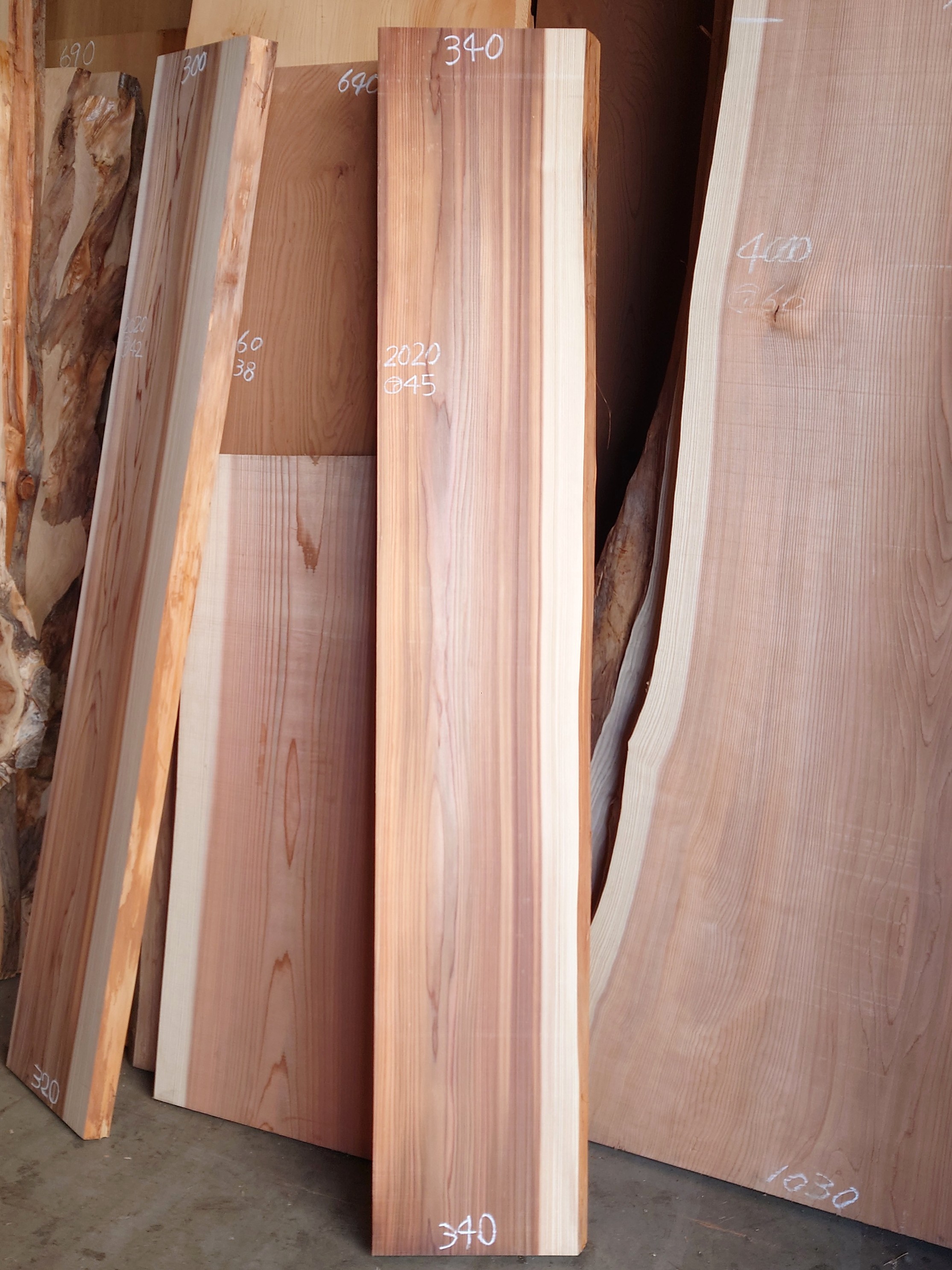 S-２６０　杉スギすぎ　国産　天然片耳付き板　２０２０×３４０【プレーナー加工済】【天然乾燥材】