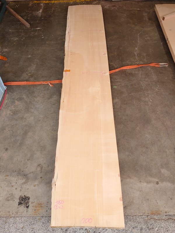 SP-１１１　スプルース　片耳付き柾目節有カウンター　４１５０×７００　天然乾燥材