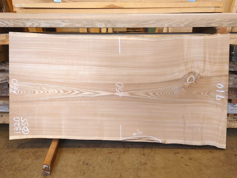 ＴＭ-２２０　タモ　天然耳付き板　１３２０×７００【電機カンナ削り】【天然乾燥材】