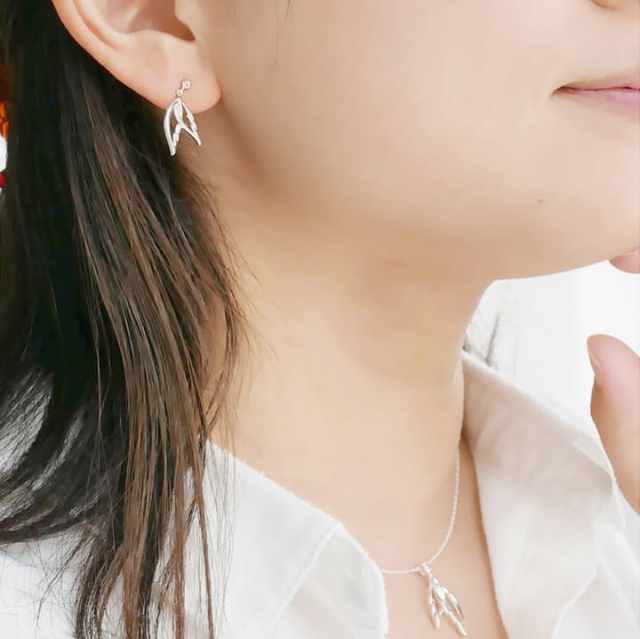 天使の羽ばたき 誕生石シルバーピアス【MIE3106D】