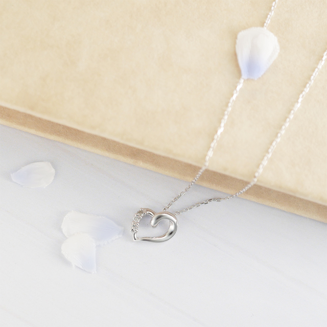 10金ホワイトゴールドダイヤモンドハートネックレス 未来天使｜可愛い  