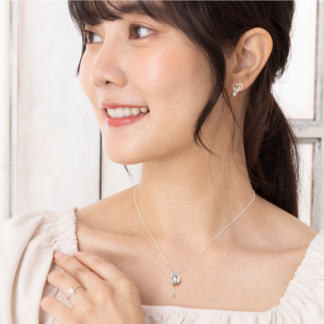 三日月モチーフダンシングストーンシルバーネックレス｜天使の卵 輝く