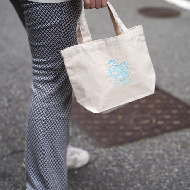 名入れ オリジナル 刺繍 トート バッグ おしゃれ 人気 軽い かわいい おすすめ ミニトート イニシャル お弁当入れ サブバッグ 小さめ レディース 母の日 敬老の日 ペット 散歩 鞄 メンズ トート プレゼント 名入れ トートバッグ Sサイズ ナチュラル りんご 返品交換不可