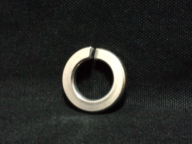 スプリングワッシャー