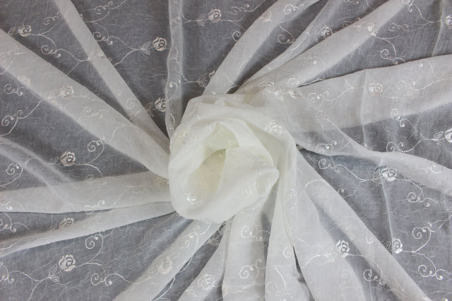 【レース生地 カット販売】プリムローズ全面にバラの刺繍が施された贅沢なトルコ製レース生地