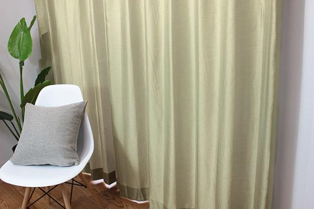 【オーダーカーテン】DSO038M 薄っすらと入るラフな縦ラインと生地の光沢感が特徴的なカーテン 中間3
