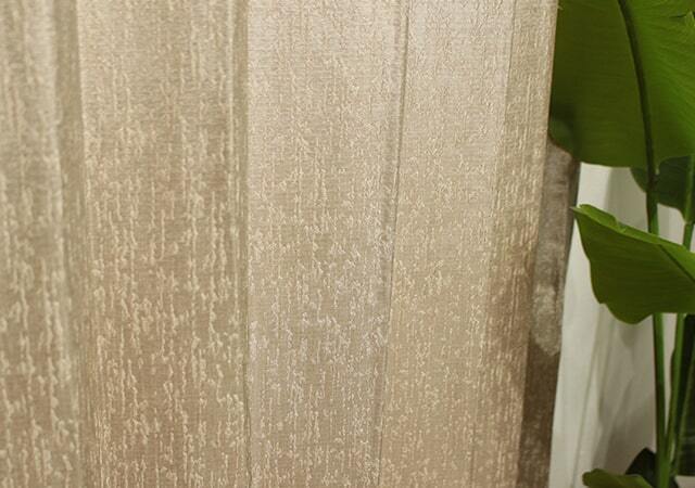 【オーダーカーテン】DO739 珍しい模様のブロンズカラー防炎カーテン 木の幹のような質感 トップ画像