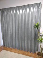 【完成品(アウトレット)】フジエテキスタイルPROFILE　ツキマチPF2850 LB　遮光ドレープカーテン幅200cm×丈200cm(カン下)
