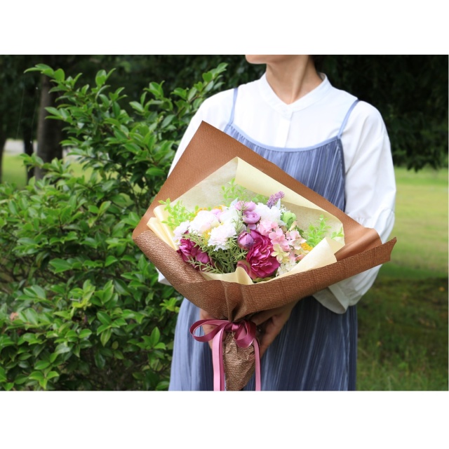 リンネル　ピンクブラウン　花束