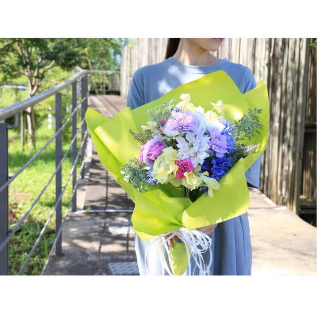 リンネル　ピスタチオグリーン　花束