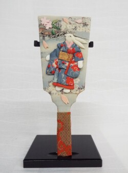 ちりめん羽子板・うさぎ