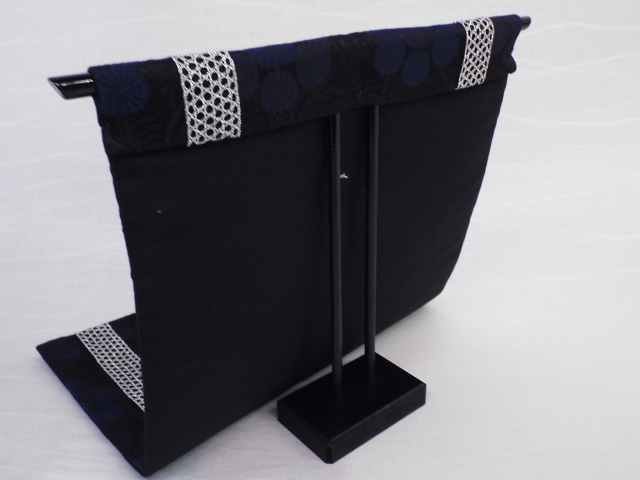 金襴　銀兜　几帳付き