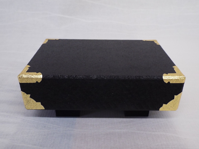 金襴　銀兜　几帳付き