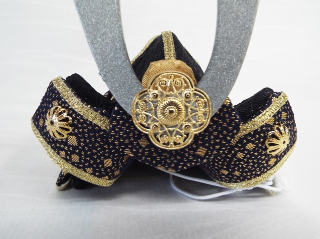 金襴　銀兜　几帳付き