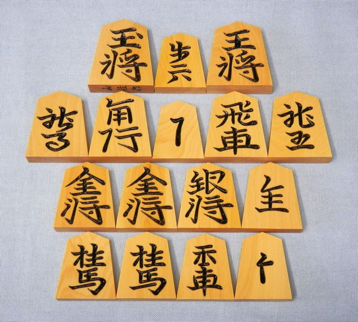 シャム黄楊　中彫　山佳作