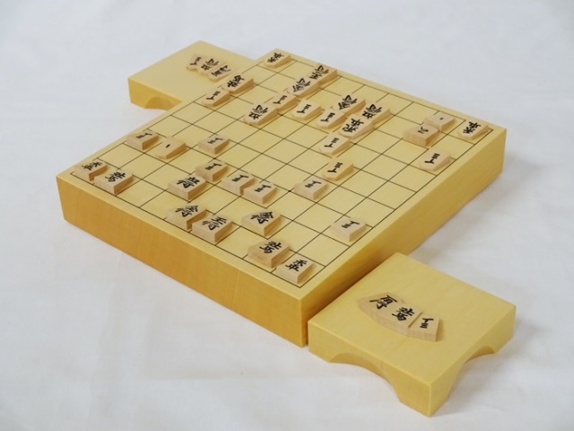 本格将棋盤　（無垢） 国産本榧足付将棋盤 7寸4分（天柾） sa70008 | 前川榧碁盤店