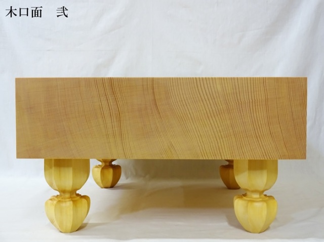 新品未使用 新かや 碁盤　4寸(40号)　足付き 新かや 碁盤 4寸 40号 足付き（新榧碁盤40号柾目
