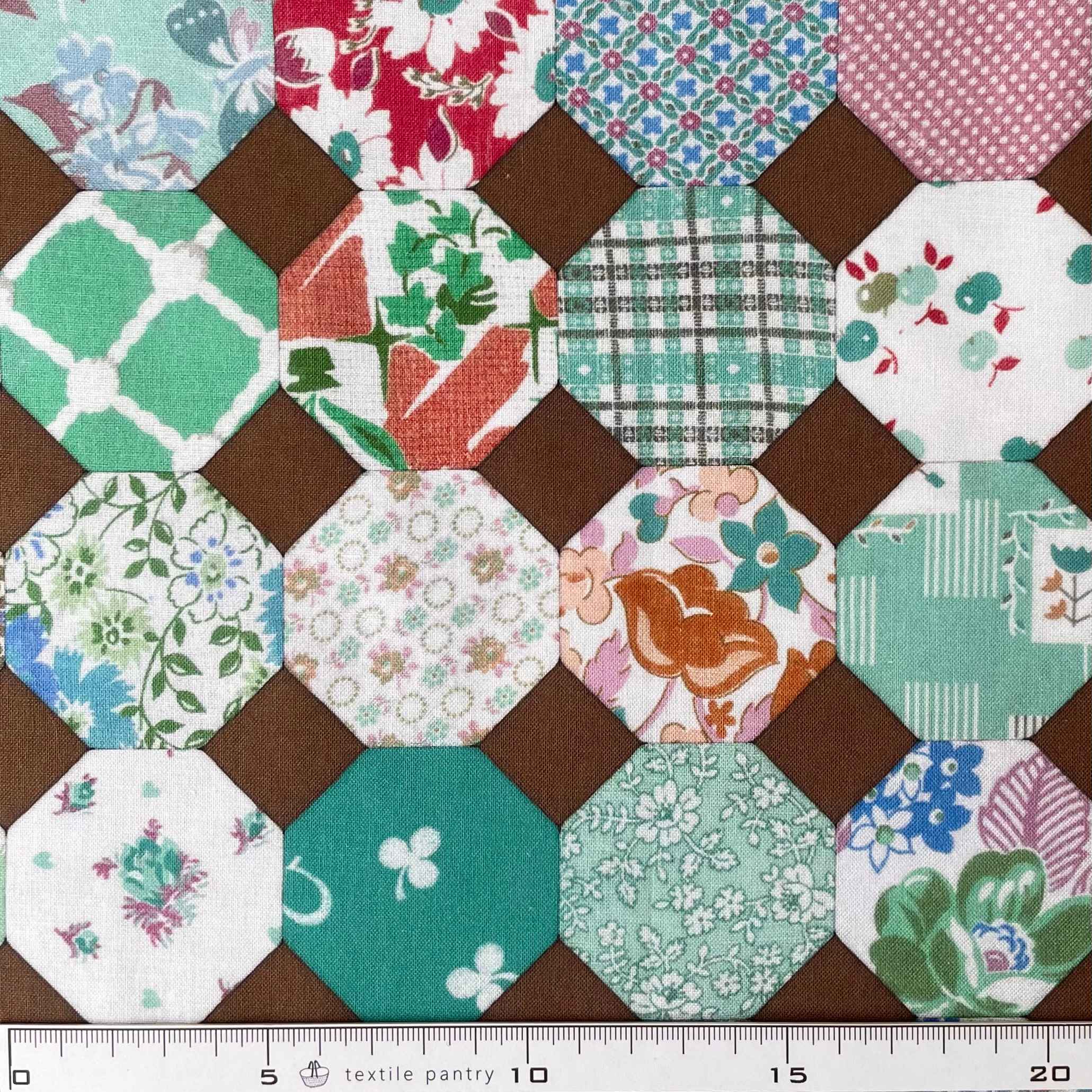 17-0229C Ka's fovorite feedsack collection "OCTAGON" ブラウン
