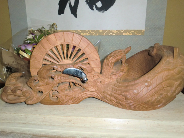 木彫り 巨大墨壺 精巧な木製木彫り彫刻鶴亀 龍寿鯛墨つぼすみつぼ 木彫り 巨大墨壺 精巧な木製木彫り彫刻鶴亀 龍寿鯛墨つぼすみつぼ