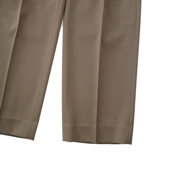 AURALEE LIGHT WOOL MAX GABARDINE TWO-TUCK SLACKS
