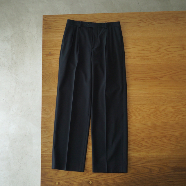 AURALEE オーラリー　TWO-TUCK SLACKS Auralee Light Wool Max Gabardine Two-Tuck Slacks in Khaki