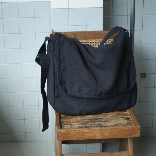 COMOLI ヘンプダック ショルダーバッグ BLACK