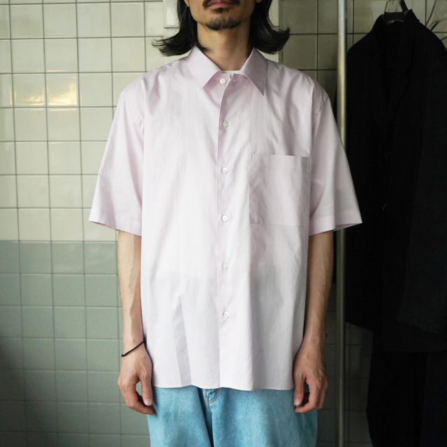 AURALEE WASHED FINX TYPEWRITER OPEN COLLAR HALF SLEEVED SHIRT