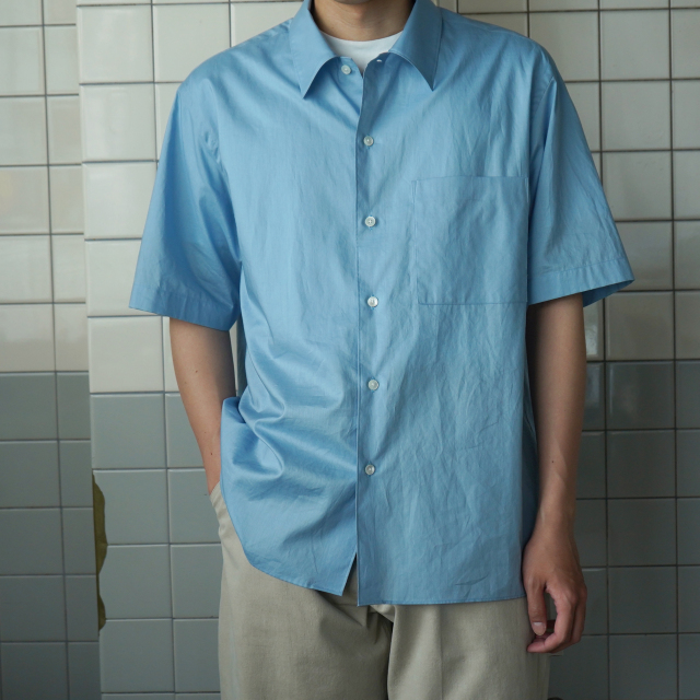 AURALEE WASHED FINX TYPEWRITER OPEN COLLAR HALF SLEEVED SHIRT