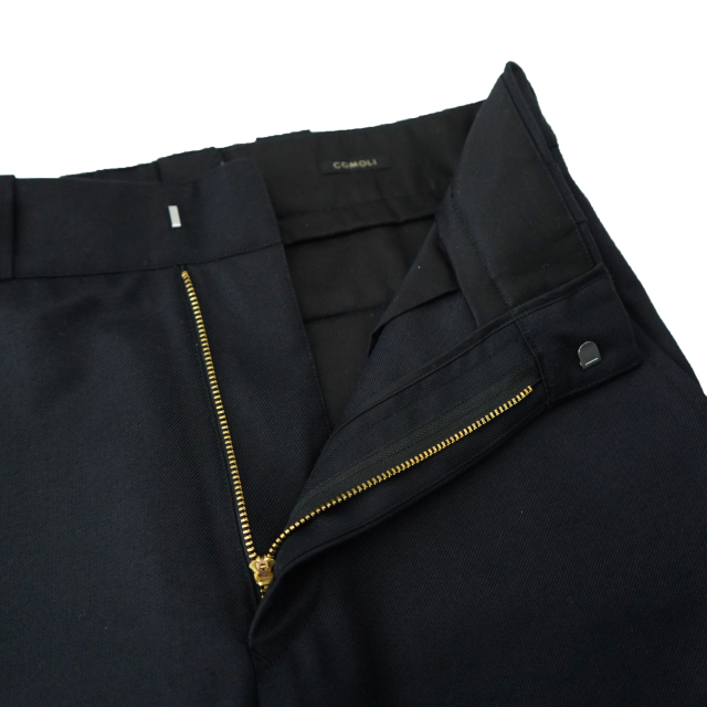 COMOLI ウールサージ パンツ NAVY