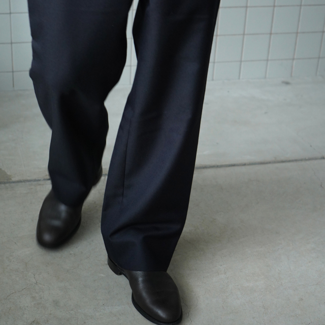 COMOLI ウールサージ パンツ NAVY