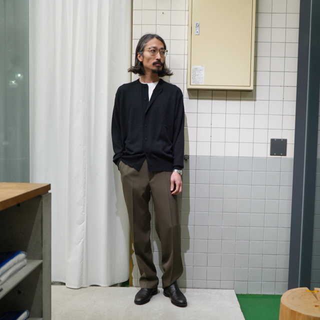 AURALEE LIGHT WOOL MAX GABARDINE SLACKS