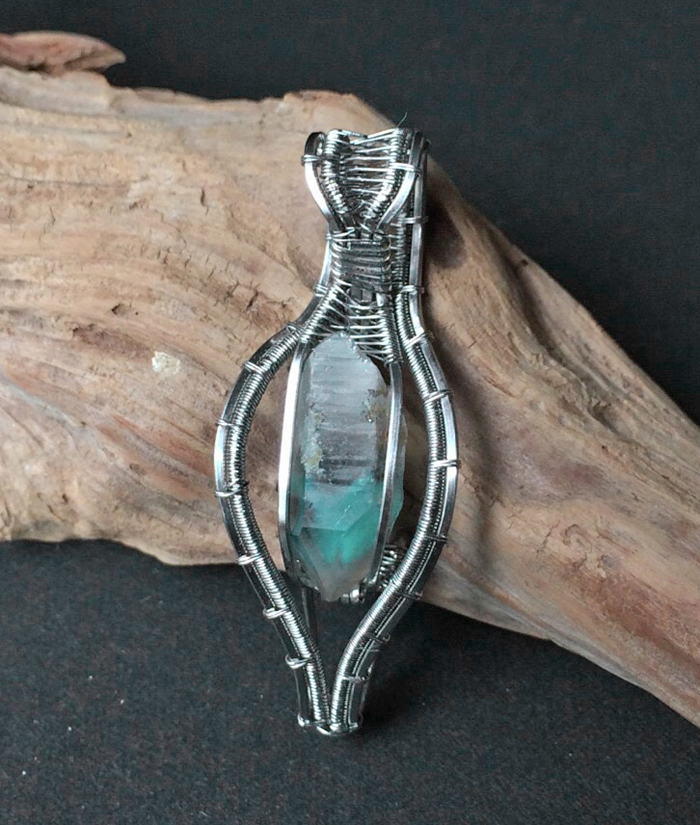 限定!大特価!レア!アジョイト(アホーアイト)　イン　クォーツのワイヤーペンダント  No.2　【パワーストーン・天然石】