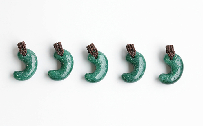 限定！グリーンアベンチュリンのSAの勾玉まくらめペンダント　30mm 　　　ブラウンカラー　　【タイプ6】　　　　　　　　　パワーストーン/天然石　