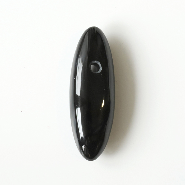 【伊勢】隠岐の黒曜石＝オブシディアンの大珠【47.3×16mm】 　　 　[No.1]　　　　　