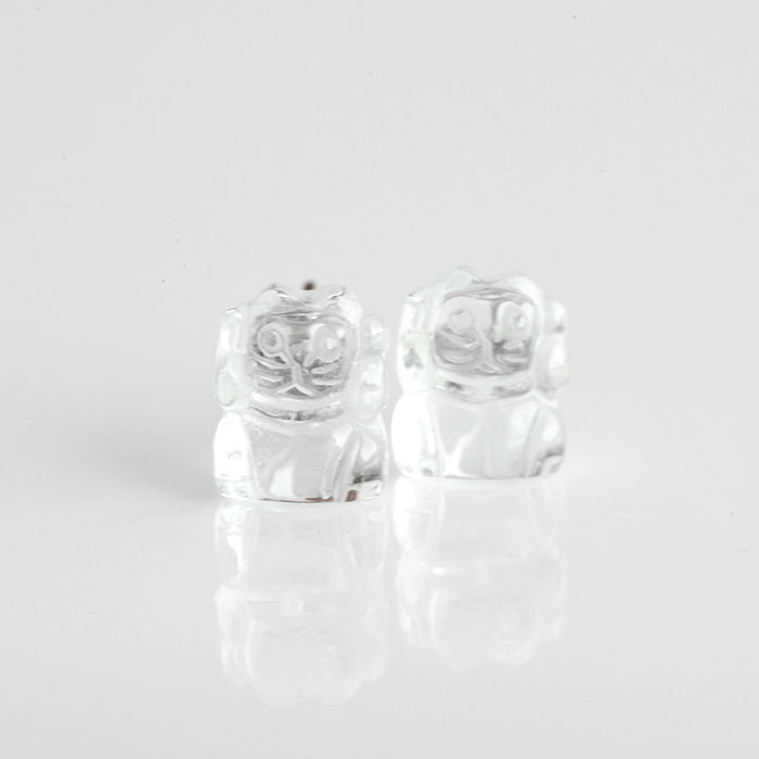 新春！伊勢浄化！招き猫のミニピアス 豆サイズ　【水晶・両手】　ise2023