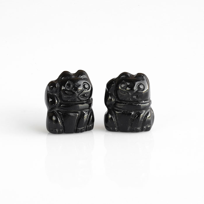 伊勢浄化！招き猫のミニピアス 豆サイズ　【オニキス・右手】　ise2023