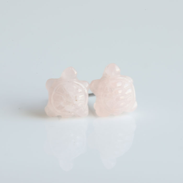 伊勢浄化！亀のミニピアス 豆サイズ　【ローズクォーツ】　ise2023