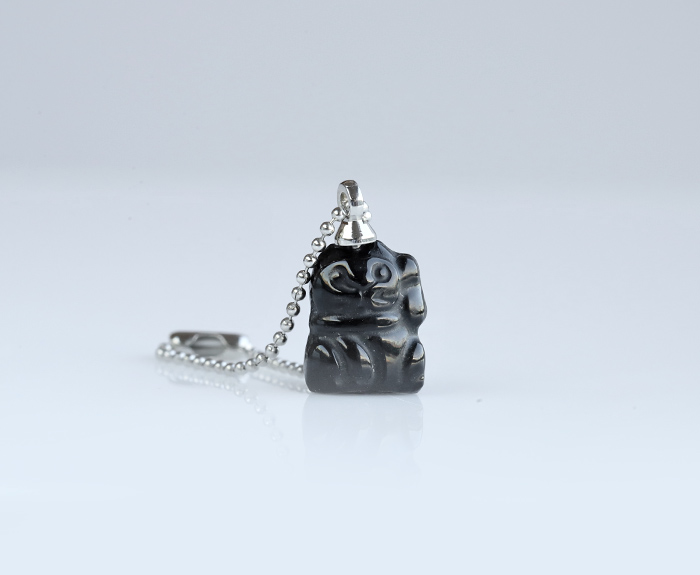 新春！伊勢浄化！招き猫のミニチャーム 豆サイズ　【オニキス・左手】 　ise2023