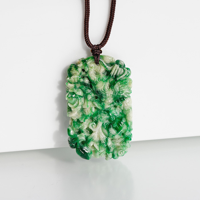 新春2025![鑑別書付]ミャンマー産 翡翠のペンダントトップ　 46.3×30mm　No.3