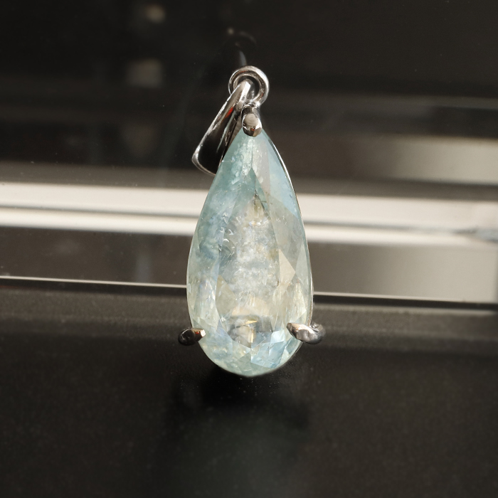 【伊勢浄化】イリデッセンスアクアマリン（シンデレラアクアマリン）のシルバーペンダント　　　【15×7mm】 No.4　　ise24