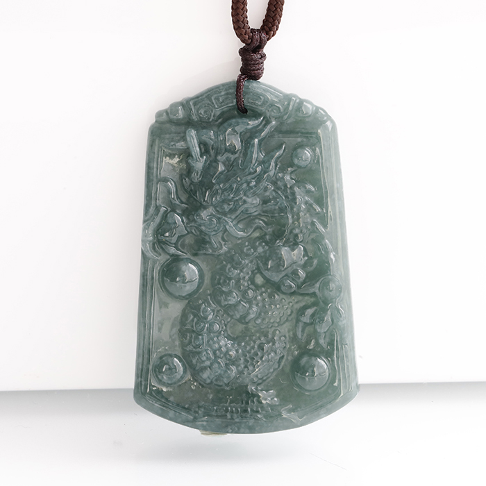 「伊勢浄化」グアテマラ産翡翠の龍ペンダント　50×30mm　 【18】    ise24   rei