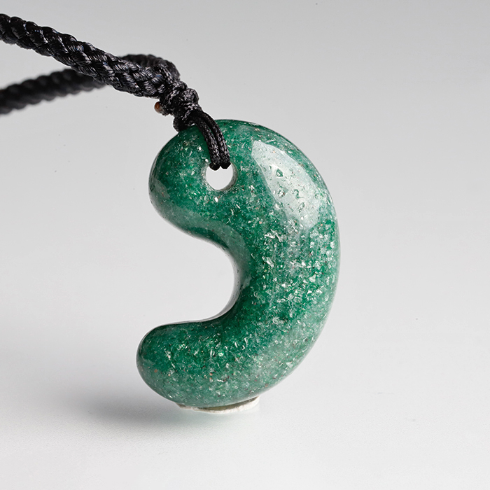 限定!グリーンアベンチュリンのSAの勾玉ペンダント[No.10]　susa2 rei2 sale