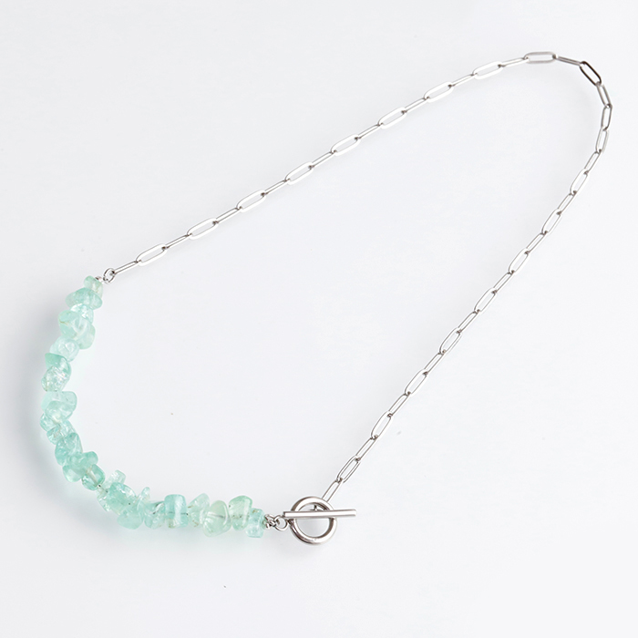 【伊勢】グリーンベリルの約5~7mmラフカット　ステンレスデザインネックレス　　ise25