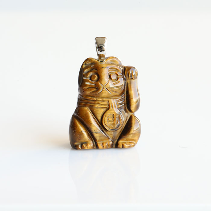 新春！伊勢浄化！招き猫のペンダント Mサイズ　【タイガーアイ・左手】　　ise2023