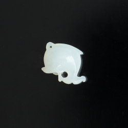【伊勢】珍品!白玉＝ホワイトネフライト和田玉（ホータン玉）のドルフィン　[23.7×18.8mm]   ise11 susa