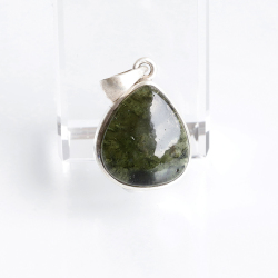 伊勢浄化☆鑑別書付き!モルダバイトのカービングペンダント【3】　18.9×16.2×7.3　ise22 rei