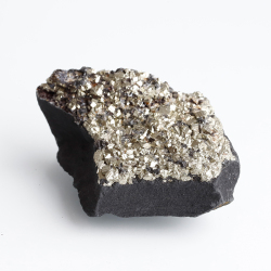 限定!ブラジル産シュンガイトwithパイライトの原石　38.4×42.2mm 　【5】