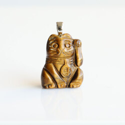 新春！伊勢浄化！招き猫のペンダント Mサイズ　【タイガーアイ・左手】　　ise2023