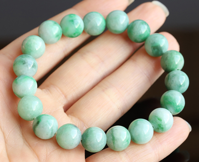 お客ページ❣️ミャンマー産天然A貨翡翠　2色翡翠ブレスレット 伊勢浄化】ミャンマー産翡翠10.2mmブレスレット【1】 ise9