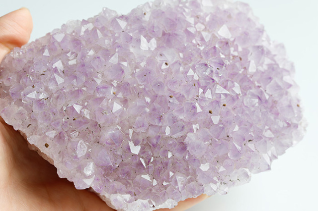 煌めきウルグアイ産☆キラキラ☆アメジストクラスターパワーストーンA1098 ウルグアイ産アメジスト クラスター 195g｜天然石 通販 キラリ石